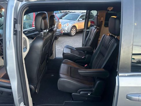 Used 2020 Dodge Grand Caravan SXT image 21