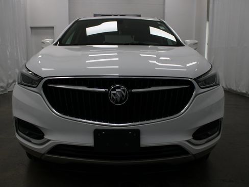 Used 2020 Buick Enclave Essence w/ Sound and Sites Package image 2