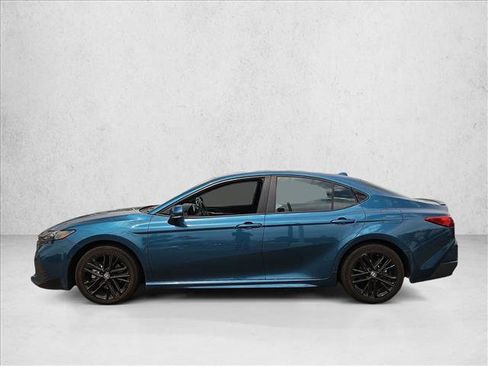 Used 2025 Toyota Camry SE FWD image 9