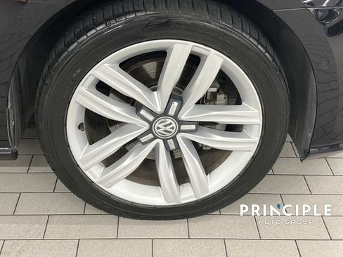 Used 2017 Volkswagen Passat 1.8T SEL Premium FWD image 4