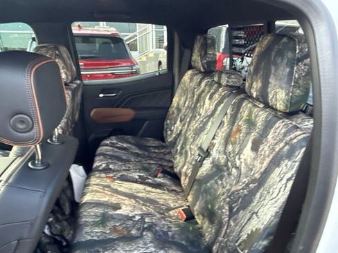 Used 2024 GMC Canyon AT4 AWD/4WD image 14