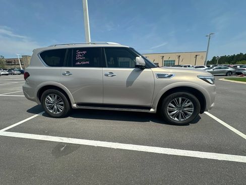 Used 2022 INFINITI QX80 Luxe w/ Cargo Package AWD/4WD image 2