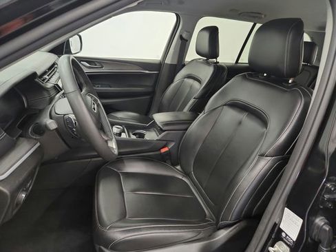 Used 2024 Jeep Grand Cherokee Limited RWD image 18