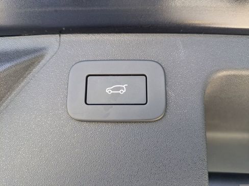 Used 2025 Land Rover Discovery Sport Dynamic SE AWD/4WD image 15