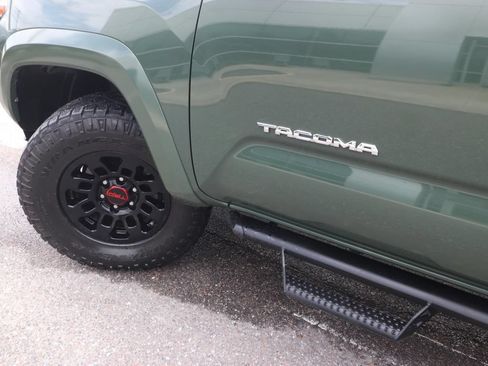 Used 2022 Toyota Tacoma TRD Sport RWD image 3