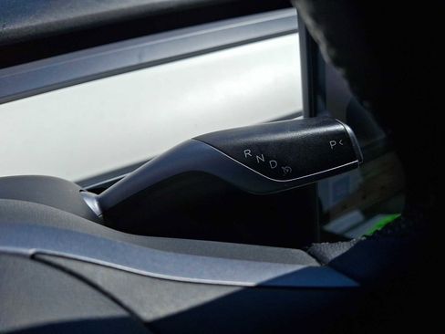 Used 2021 Tesla Model Y Long Range image 16