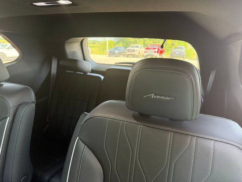 Used 2025 Buick Enclave Avenir w/ Super Cruise Package AWD/4WD image 23