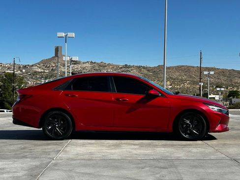 Used 2022 Hyundai Elantra SEL w/ Convenience Package FWD image 13