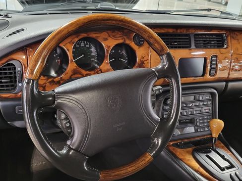 Used 2000 Jaguar XK8 Convertible RWD image 13