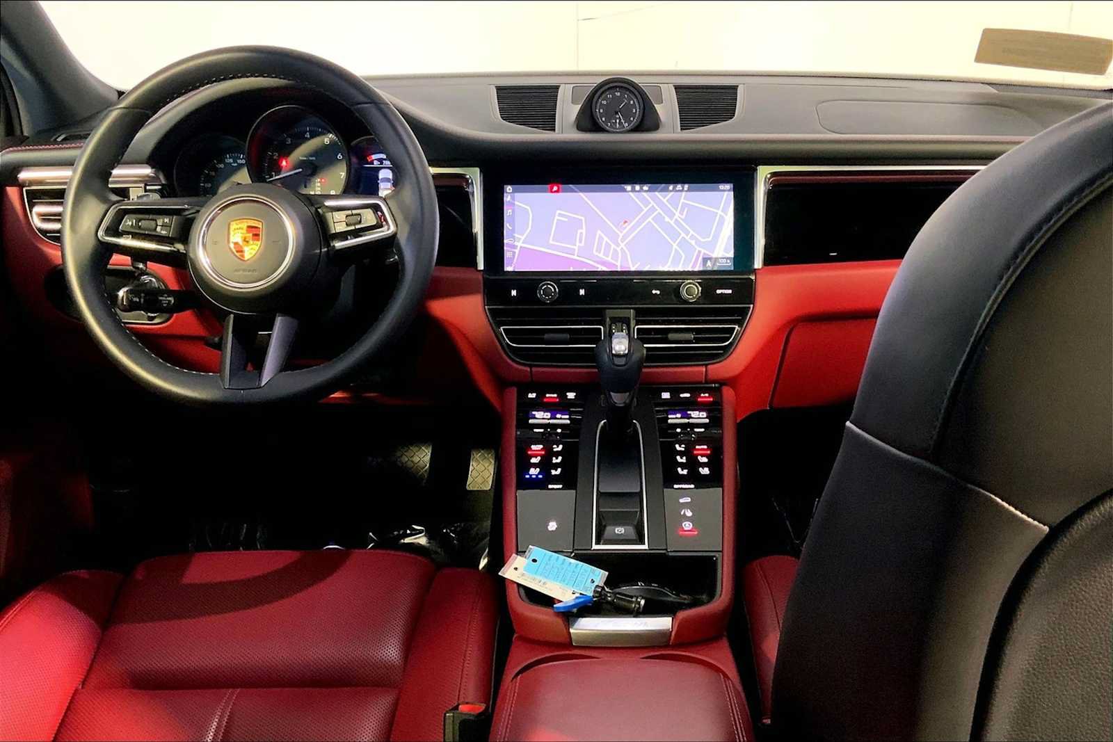 Certified 2023 Porsche Macan AWD/4WD image 14