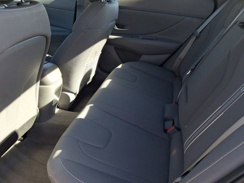 Used 2024 Hyundai Elantra SEL w/ Convenience Package image 12