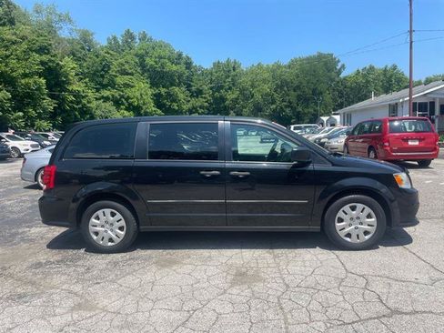 Used 2017 Dodge Grand Caravan w/ UConnect Hands-Free Group FWD image 4