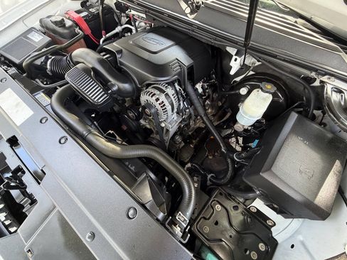 Used 2009 Chevrolet Suburban LS RWD image 19