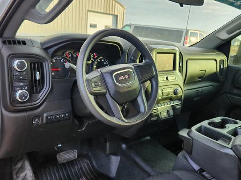 Used 2022 GMC Sierra 2500 Pro w/ Convenience Package image 8