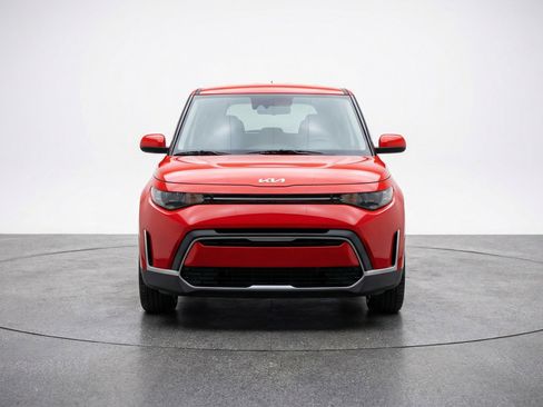 Used 2025 Kia Soul LX w/ LX Technology Package image 2