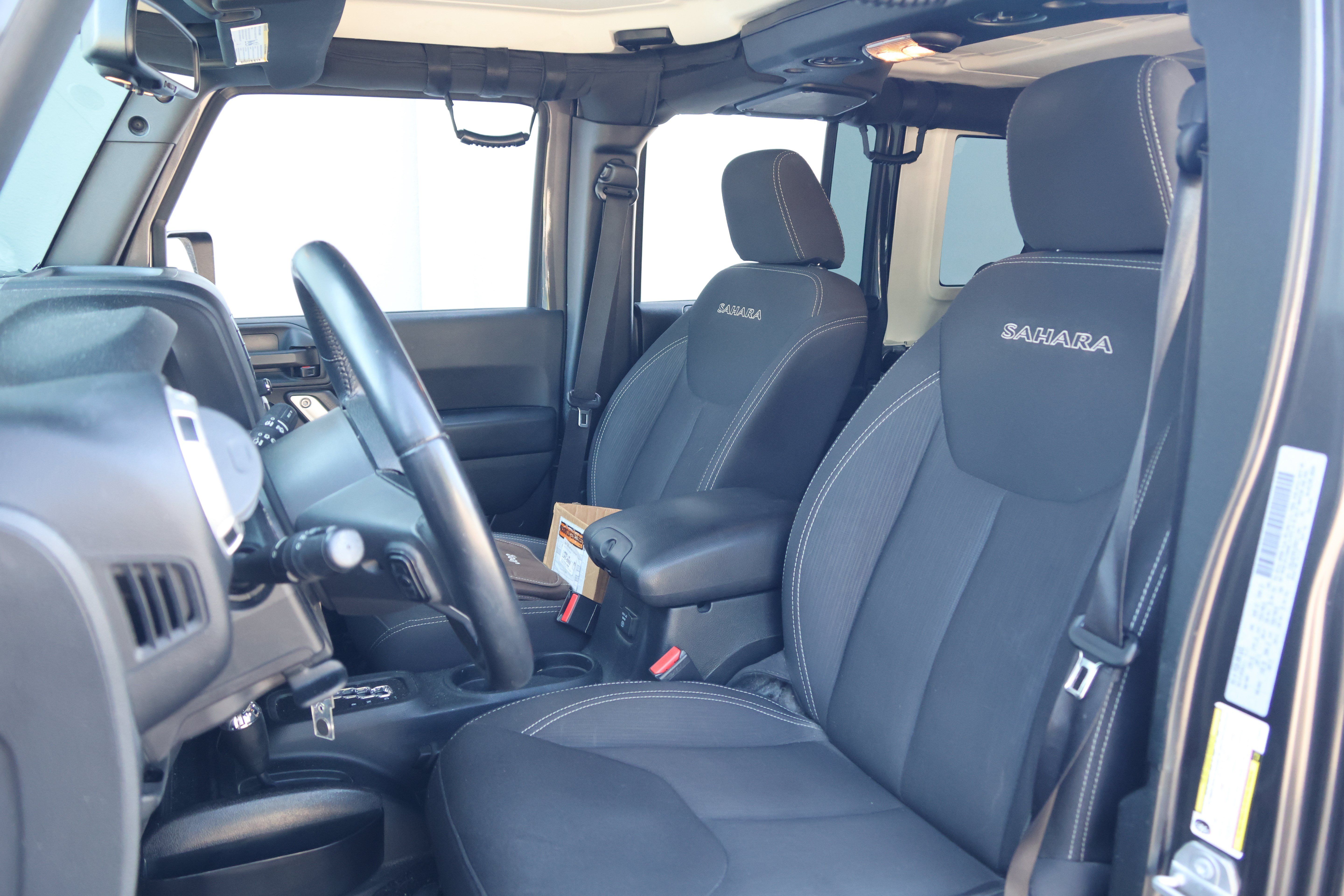 Used 2017 Jeep Wrangler Unlimited Sahara w/ Connectivity Group AWD/4WD image 30
