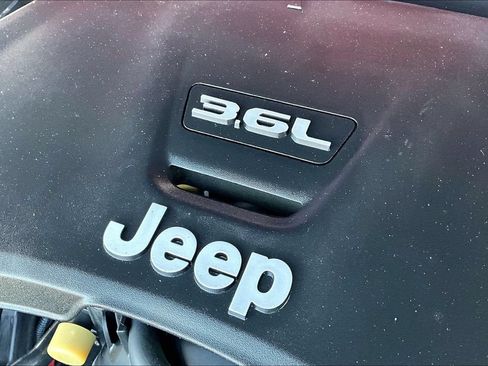 Used 2018 Jeep Wrangler Unlimited Sport S AWD/4WD image 28