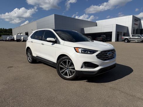 Used 2022 Ford Edge Titanium w/ Equipment Group 301A AWD/4WD image 3