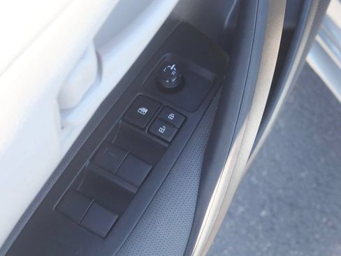 Used 2025 Toyota Corolla LE AWD/4WD image 9
