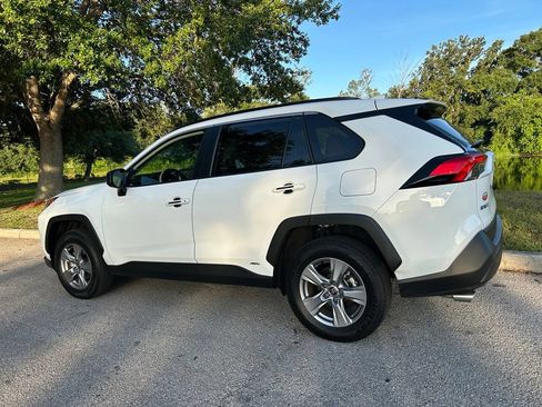 Certified 2025 Toyota RAV4 LE AWD/4WD image 4