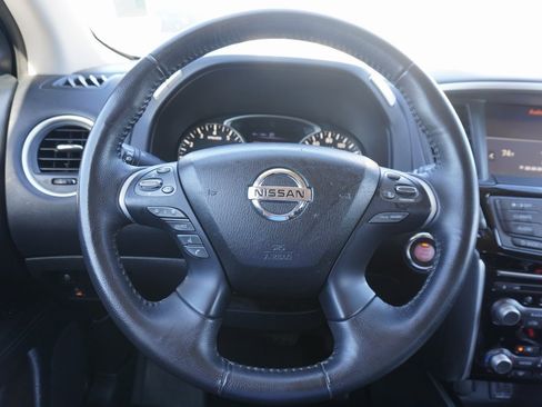 Used 2020 Nissan Pathfinder SV image 10