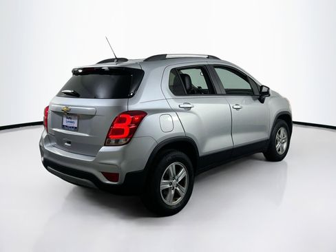 Used 2022 Chevrolet Trax LT w/ LT Convenience Package image 5