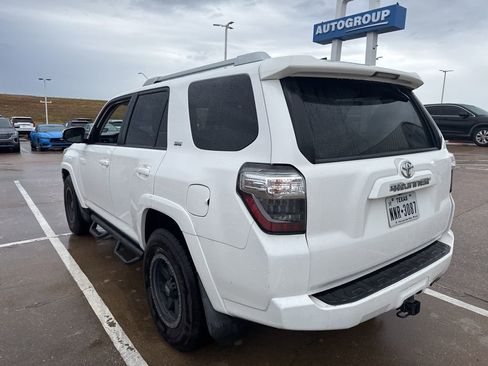 Used 2018 Toyota 4Runner SR5 Premium image 6