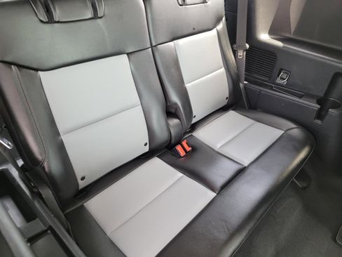 Used 2022 Ford Explorer XLT w/ Equipment Group 202A RWD image 14