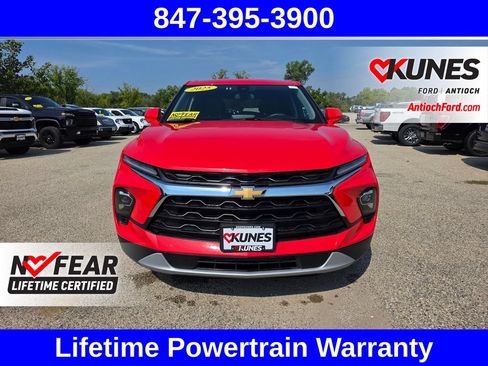 Used 2025 Chevrolet Blazer LT AWD/4WD image 2