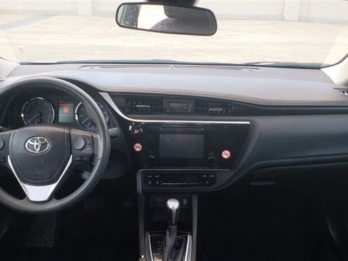 Used 2018 Toyota Corolla LE FWD image 9