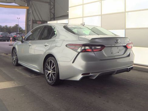 Used 2023 Toyota Camry SE FWD image 4