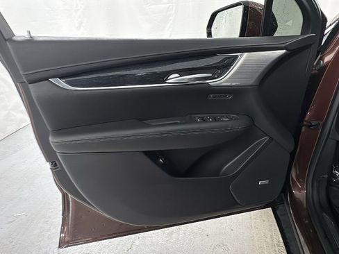 Used 2022 Cadillac XT5 Premium Luxury w/ LPO, Floor Liner Package image 19