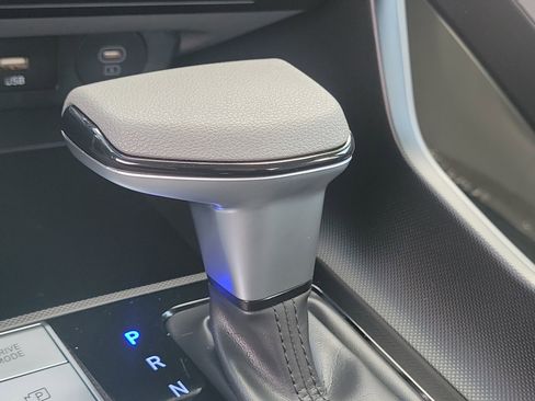 Certified 2025 Hyundai Elantra SE image 15