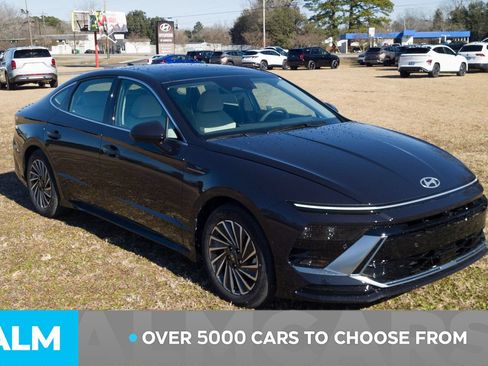 Certified 2025 Hyundai Sonata Limited FWD image 2