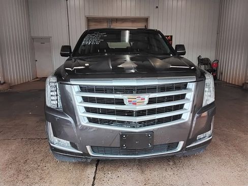 Used 2015 Cadillac Escalade Luxury image 7