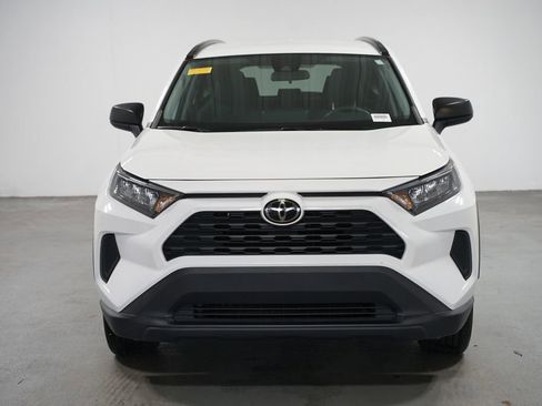 Used 2021 Toyota RAV4 LE image 2