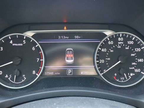 Used 2025 Nissan Sentra SR w/ SR Premium Package FWD image 10