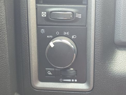 Used 2018 RAM 2500 Tradesman w/ Chrome Appearance Group AWD/4WD image 13