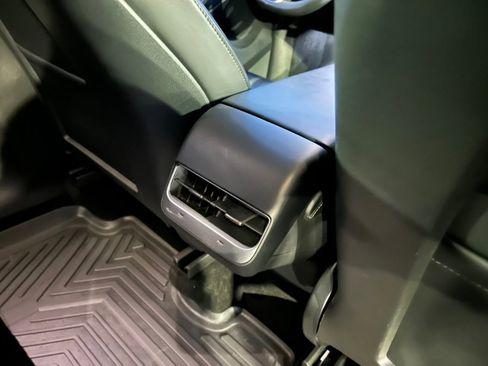 Used 2021 Tesla Model Y Long Range image 46