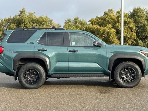 Used 2025 Toyota 4Runner TRD Off-Road Premium image 3