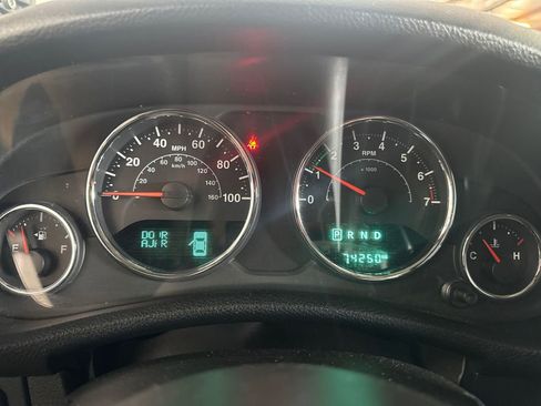 Used 2017 Jeep Wrangler Unlimited Rubicon w/ Connectivity Group AWD/4WD image 13