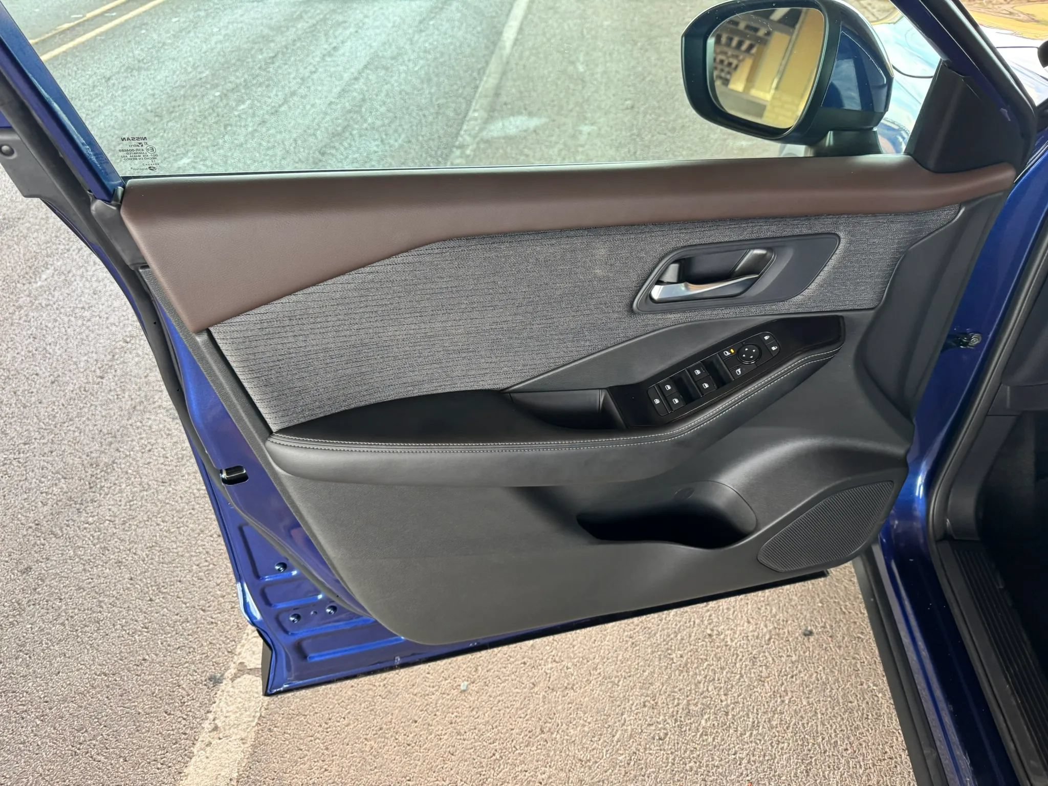 Used 2023 Nissan Rogue SV FWD image 9