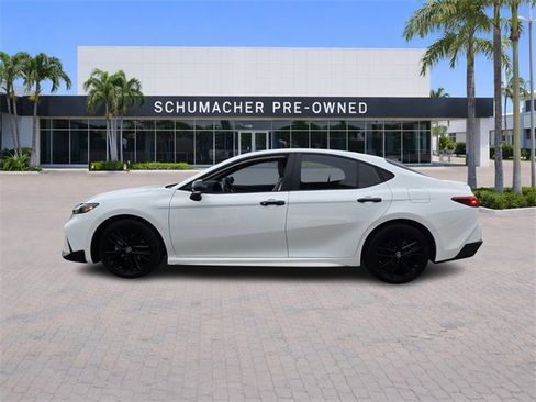 Used 2025 Toyota Camry SE w/ Convenience Package image 4