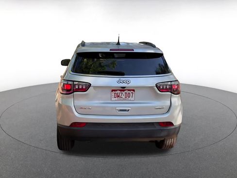 Used 2025 Jeep Compass Latitude image 12