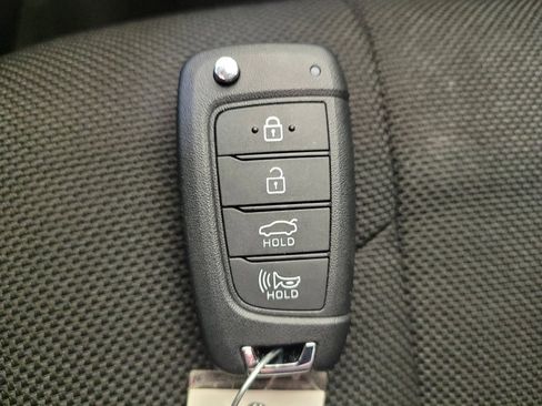 Used 2025 Hyundai Elantra SE FWD image 32