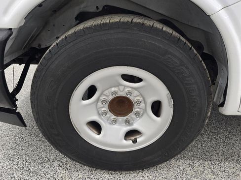 Used 2018 Chevrolet Express 2500 w/ Enhanced Convenience Package RWD image 31