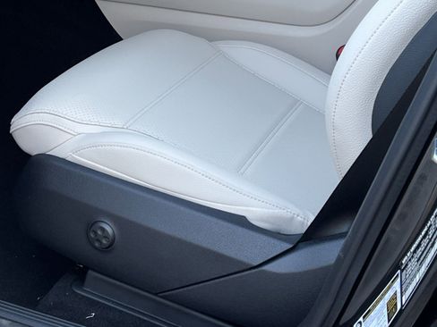 New 2026 Mercedes-Benz GLC 300 4MATIC image 12