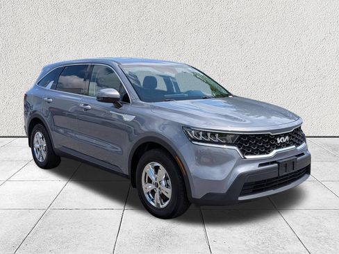 Used 2023 Kia Sorento LX FWD image 1