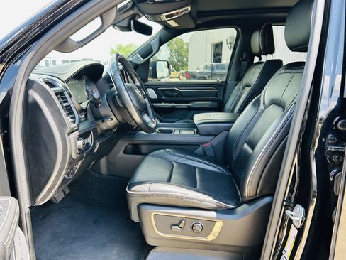 Used 2020 RAM 1500 Limited w/ Black Appearance Package AWD/4WD image 3