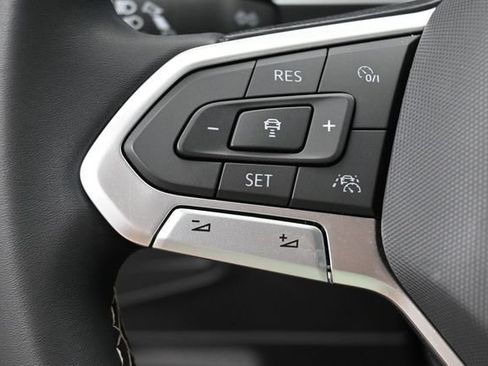 Used 2023 Volkswagen Tiguan SE w/ Panoramic Sunroof Package FWD image 17